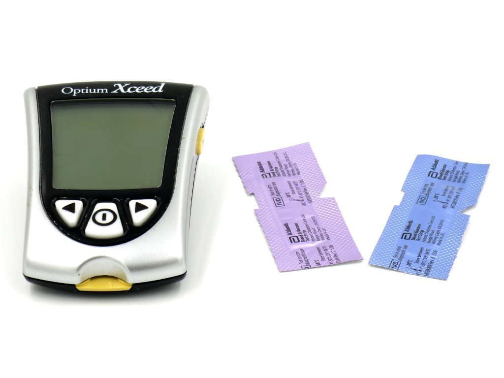 glucose and ketone meter: two different test strips
